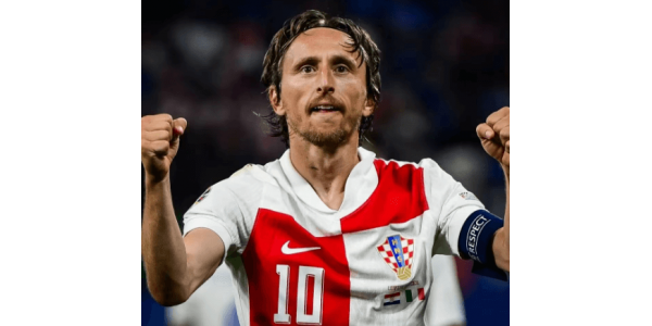 Vid 40 års ålder dominerar Modric fortfarande planen